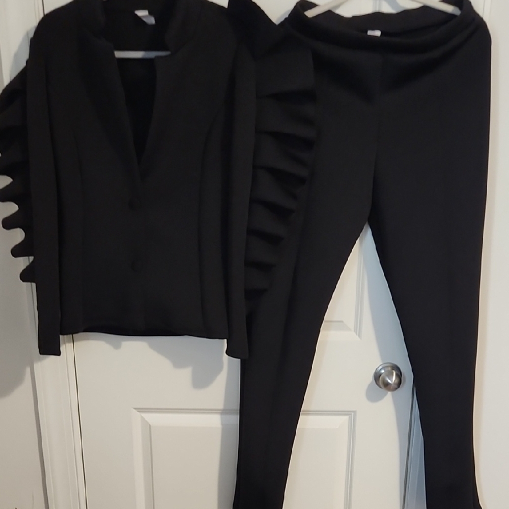 Sleek Black Pantsuit with Fitted Blazer and High-Waisted Pants
